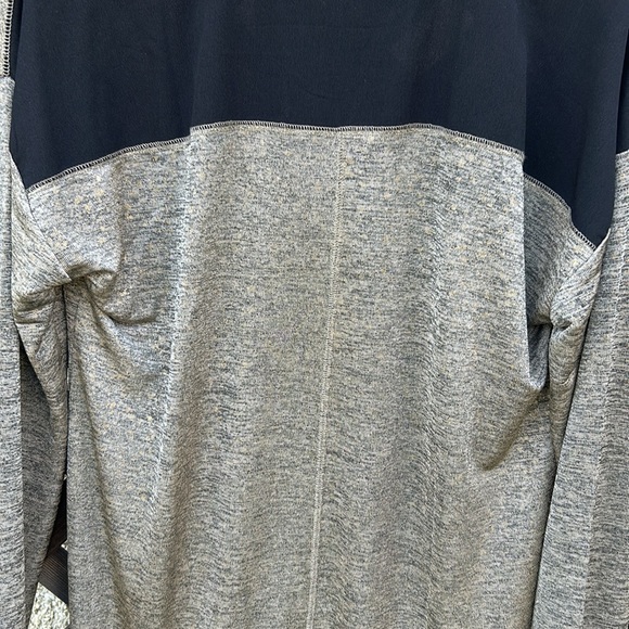 Calvin Klein VGUC long sleeved top silver like colour with gold splatter look - Picture 8 of 15